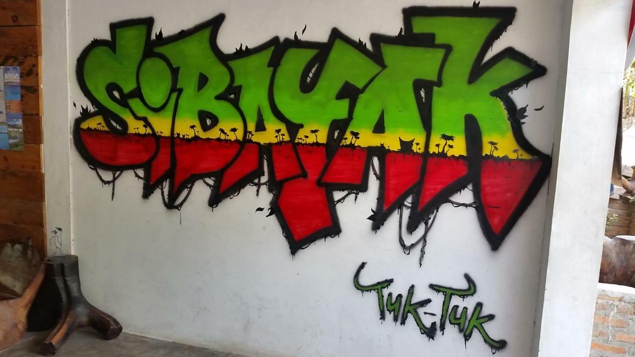 Sibayak Guesthouse 툭툭 외부 사진