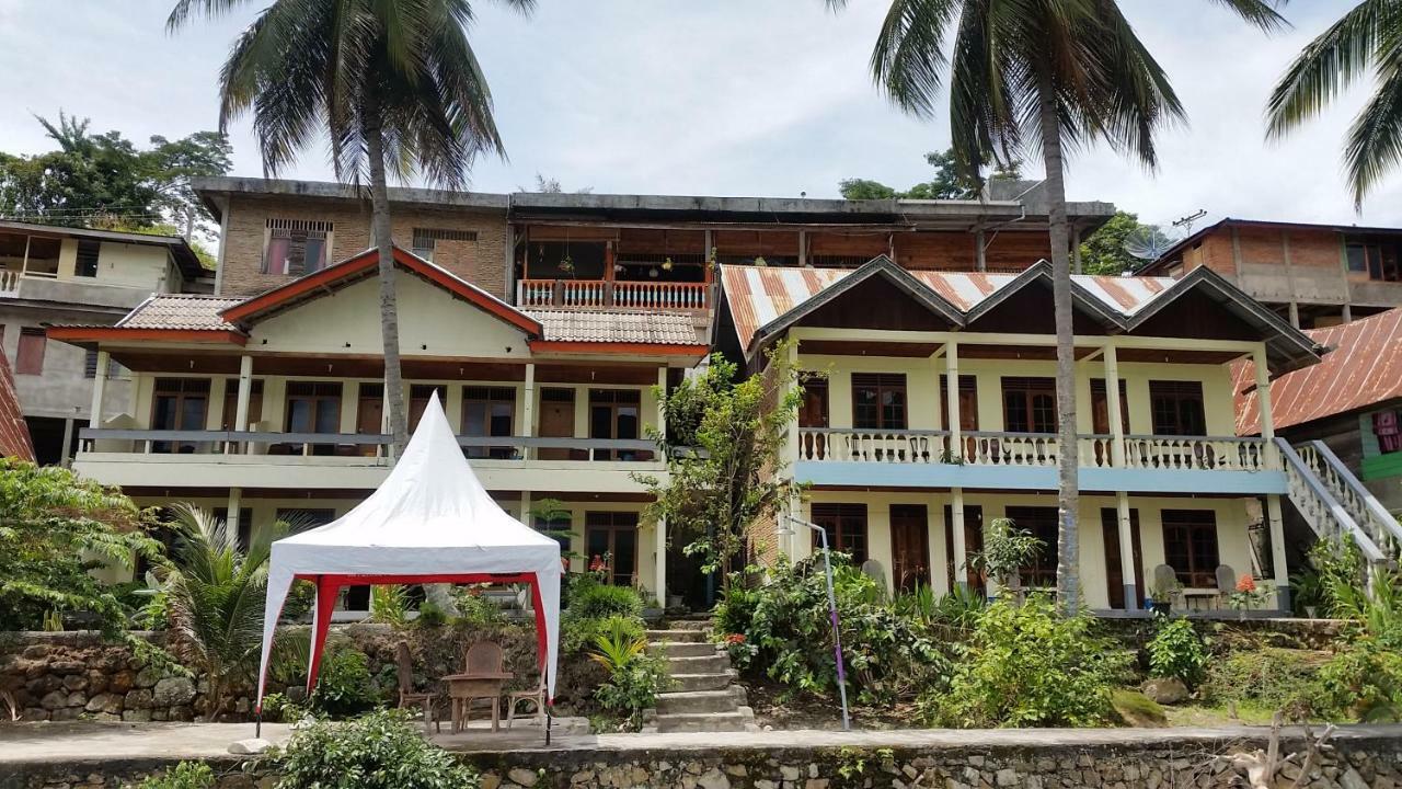 Sibayak Guesthouse 툭툭 외부 사진